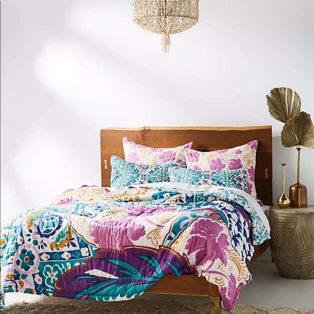 Anthropologie Leticia Quilt King